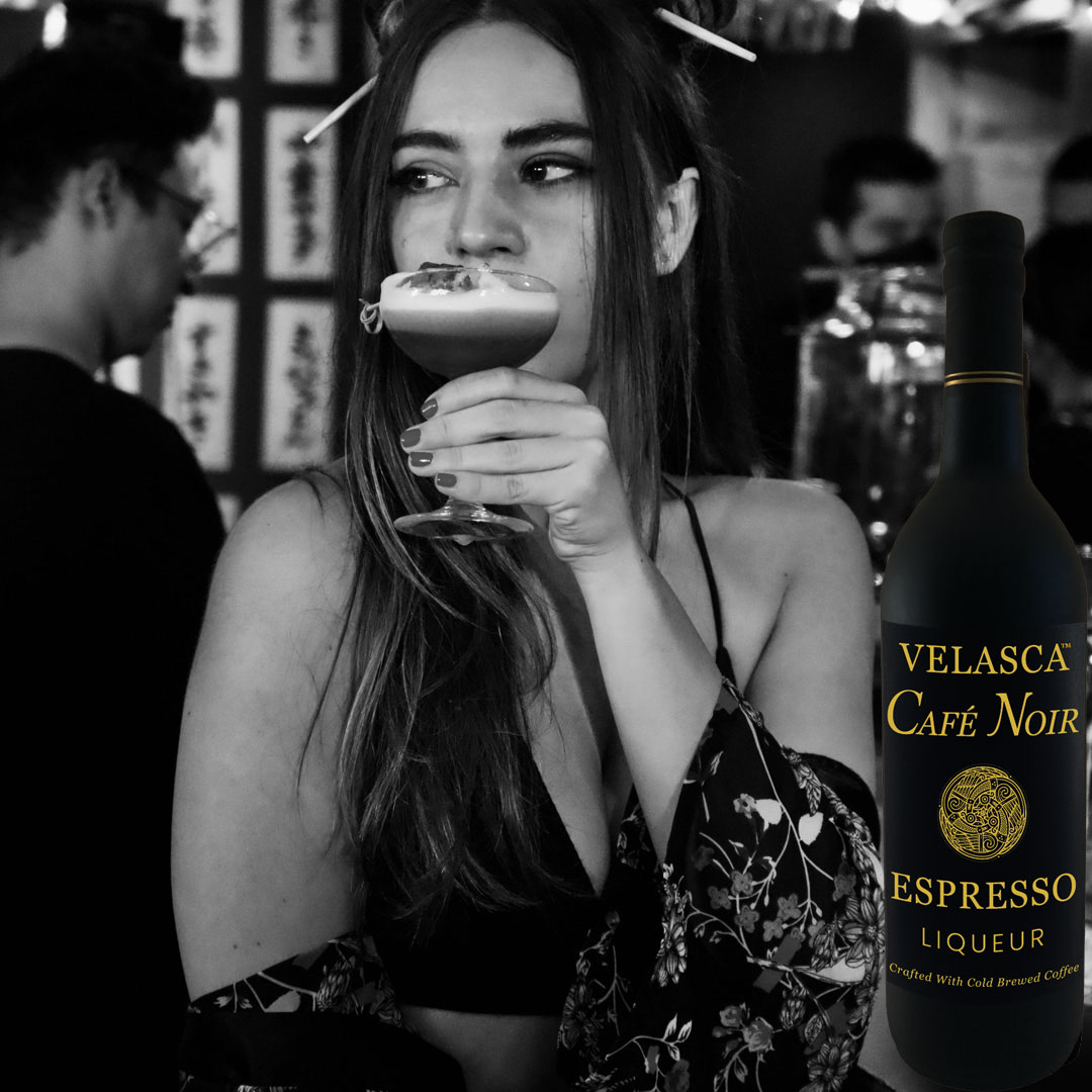 girl-martini-liqueur-valesca